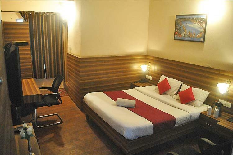 Vijay Palace Hostel Dharamshala Ngoại thất bức ảnh