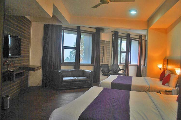 Vijay Palace Hostel Dharamshala Ngoại thất bức ảnh