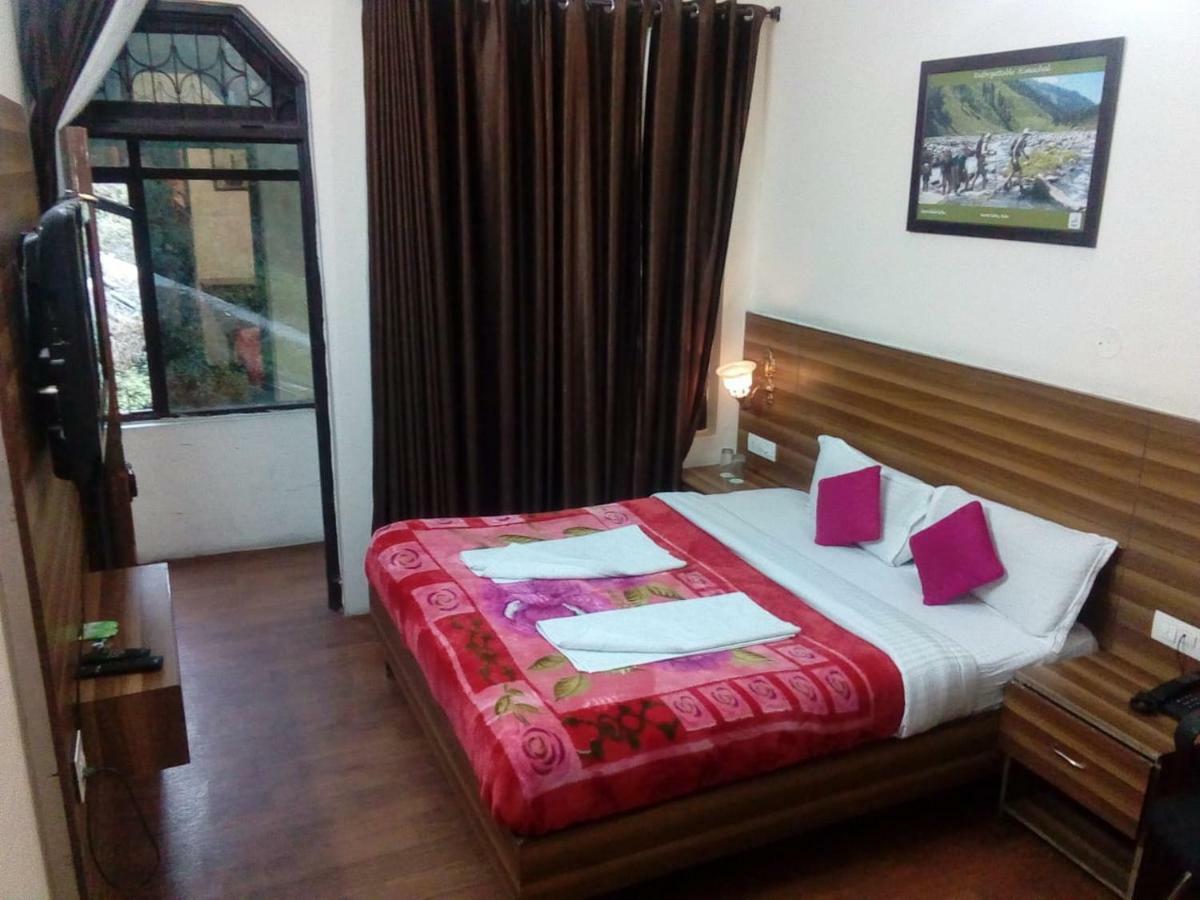 Vijay Palace Hostel Dharamshala Ngoại thất bức ảnh